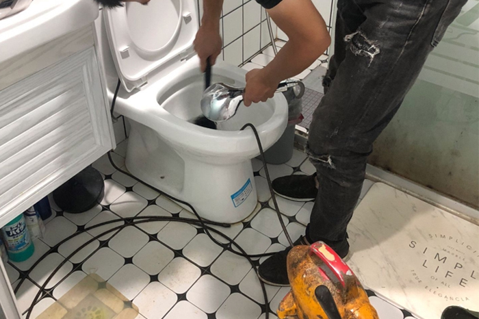 盘州马桶堵塞自己疏通还是找师傅？专业上门服务让你省时更省心